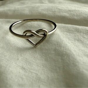 14K White Gold Heart Knot Ring   Size 8